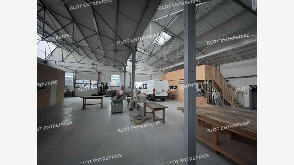 À LOUER - LOCAL D'ACTIVITES - 605 m² - BREST