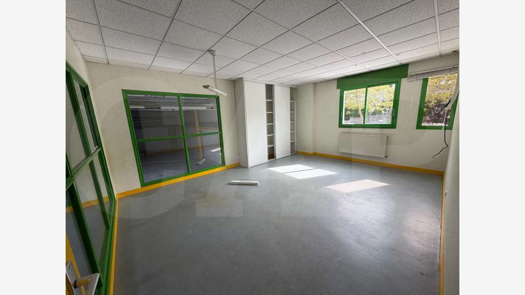 Local d’activité de 1 115m² à louer à Brest