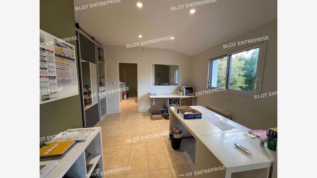 A VENDRE - LOCAL D'ACTIVITES - BRETEIL - 180 m²