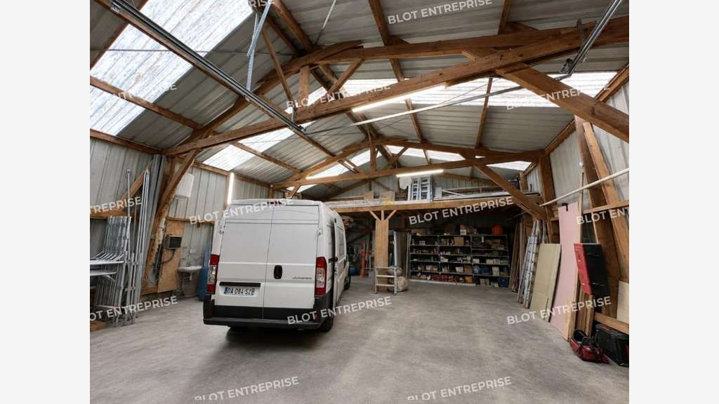 A VENDRE - LOCAL D'ACTIVITES - BRETEIL - 180 m²