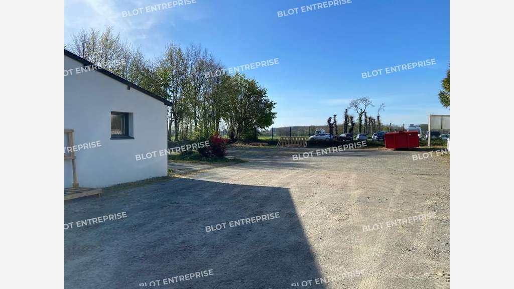 A VENDRE - LOCAL D'ACTIVITES - BRETEIL - 180 m²