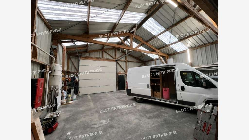 A VENDRE - LOCAL D'ACTIVITES - BRETEIL - 180 m²