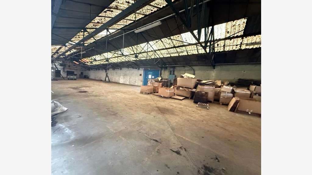 A louer entrepôt stockage de 1240m² à Breteuil