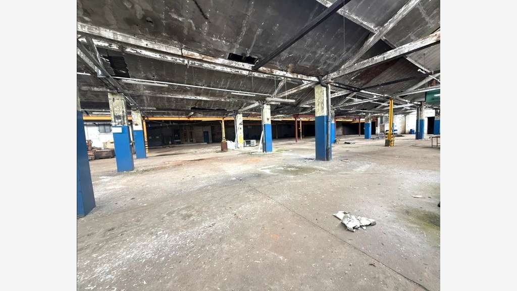 A louer entrepôt stockage de 1240m² à Breteuil