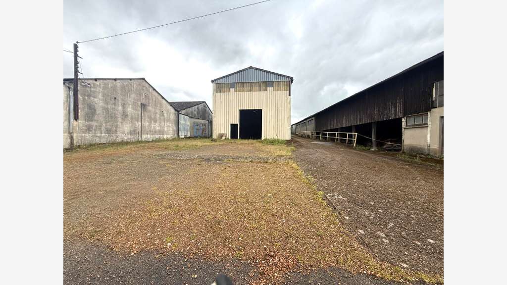 A louer entrepôt stockage de 1240m² à Breteuil