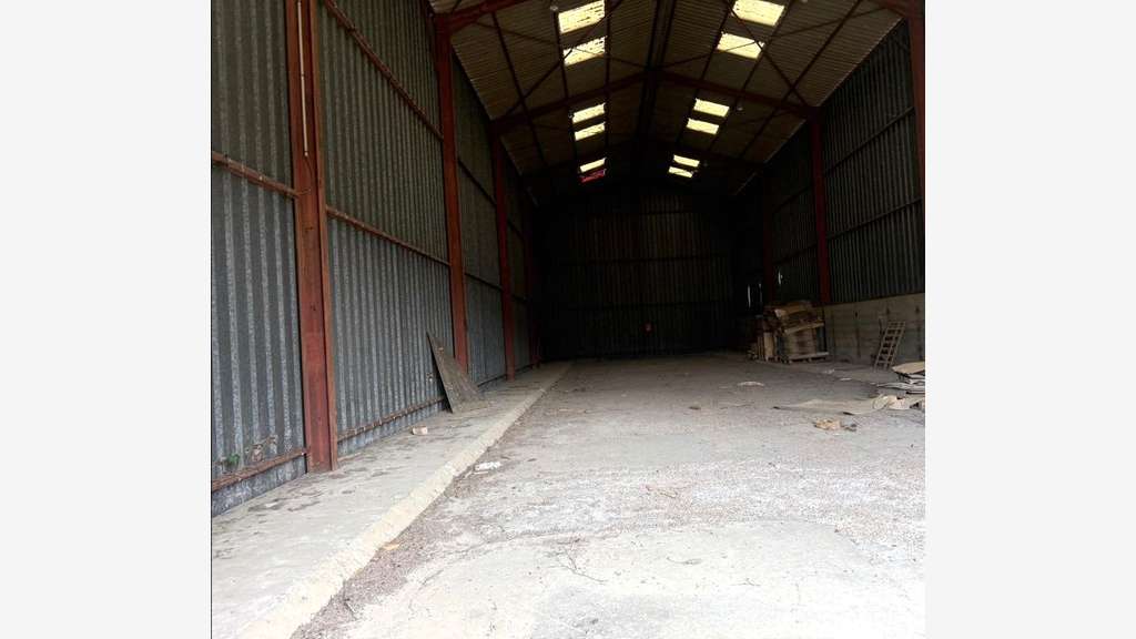 A louer entrepôt stockage de 1240m² à Breteuil