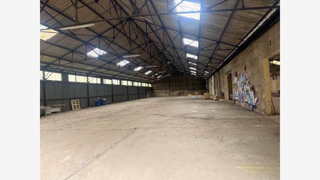 A louer entrepôt stockage de 1240m² à Breteuil