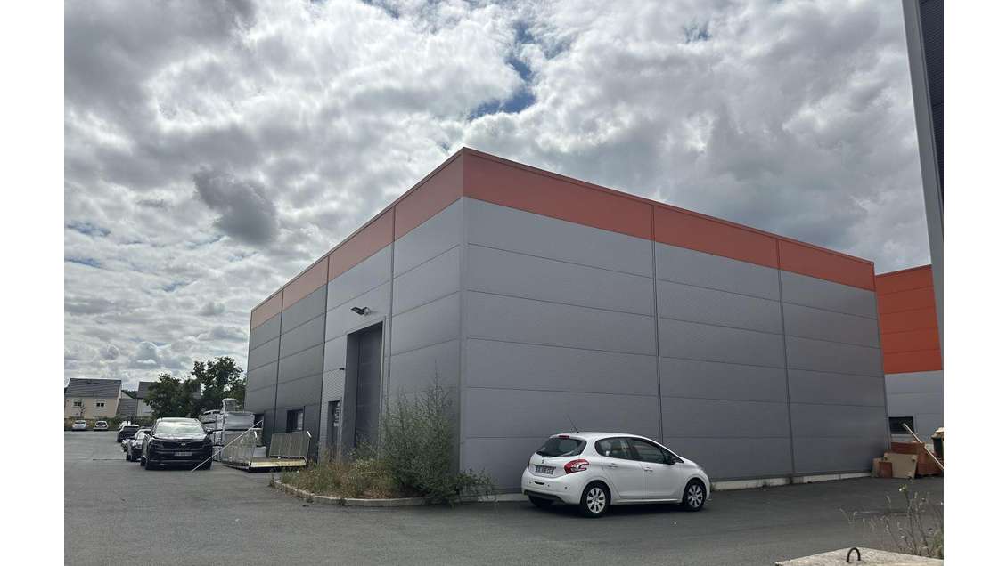 Location entrepôt neuf 350m² à Breuillet