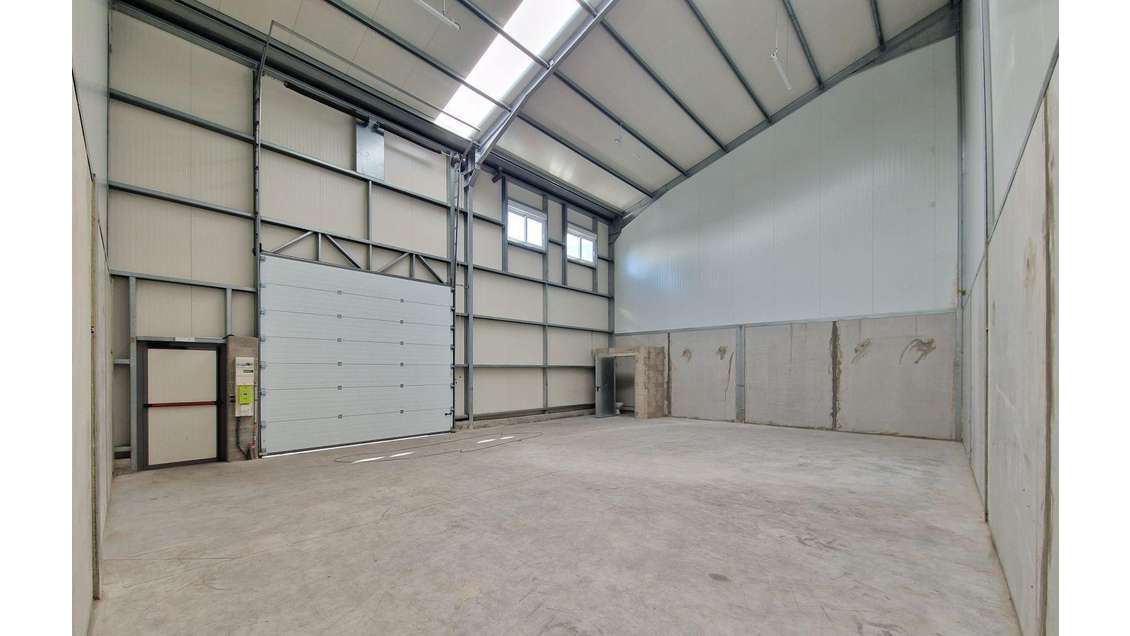 Location local moderne 125m² ZA Brie-Comte-Robert