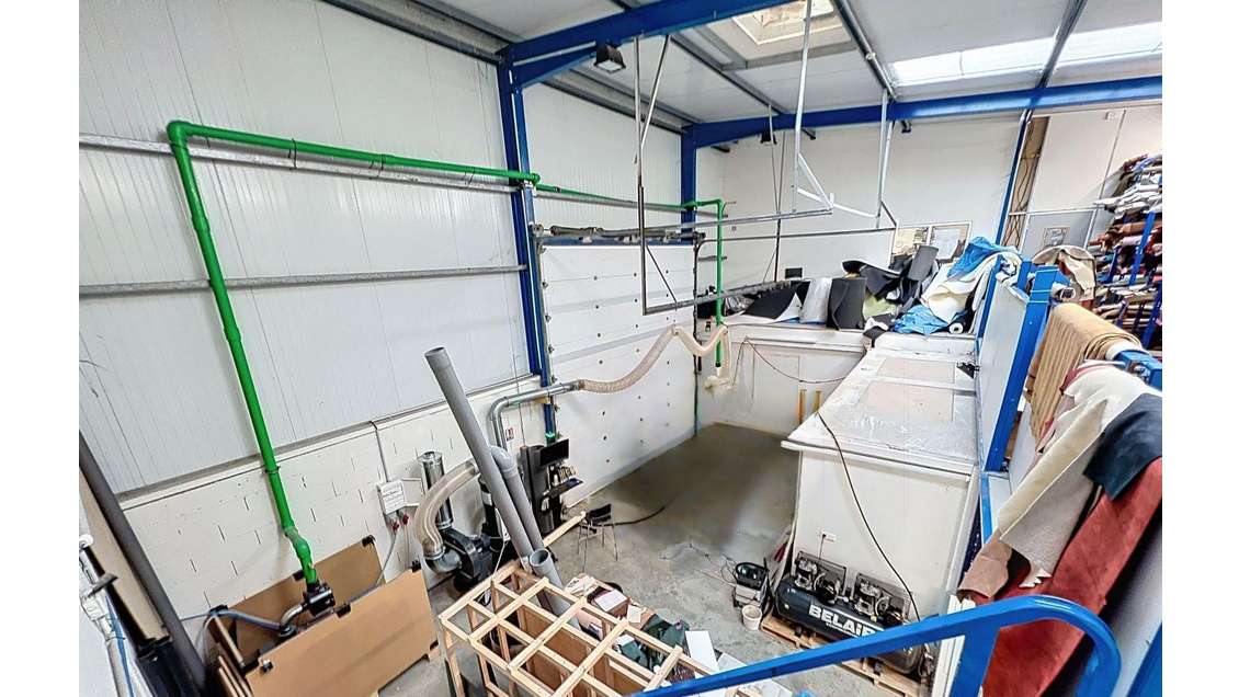 Loue local d'activités 330m² à Brie-Comte-Robert