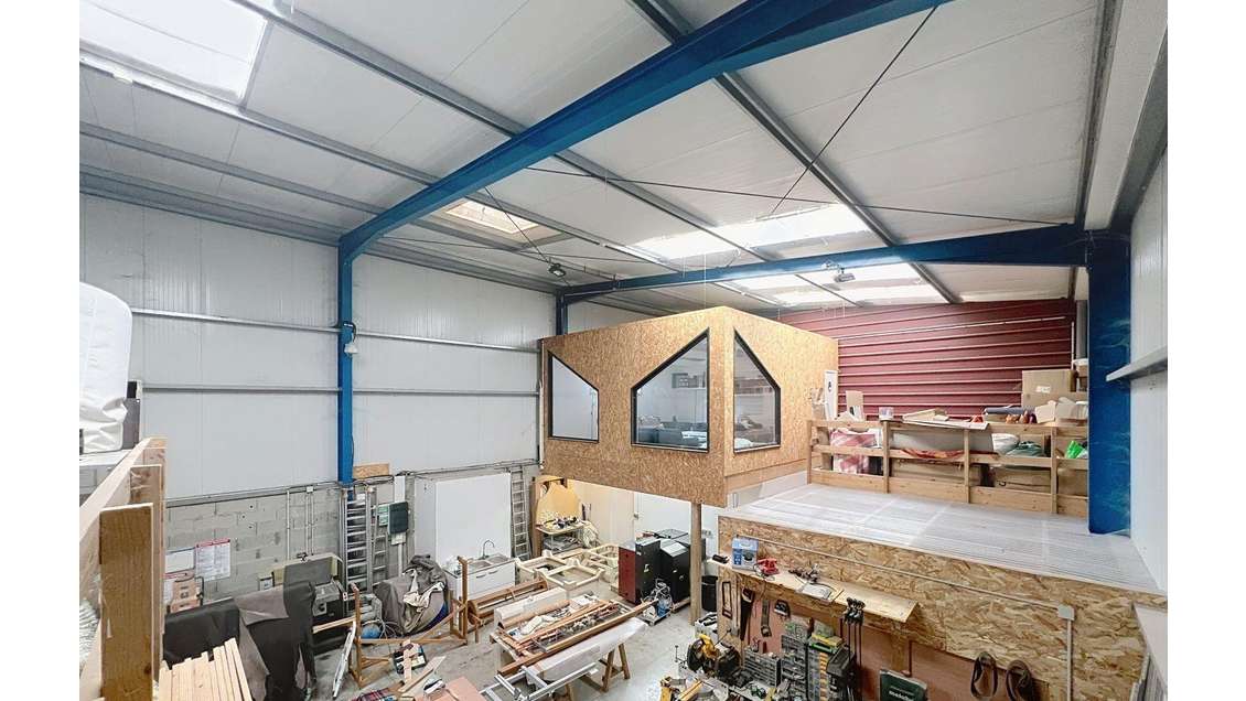 Location local d'activités 255m² Brie-Comte-Robert