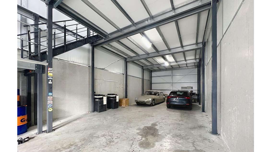 Location local récent 255m² à Brie-Comte-Robert