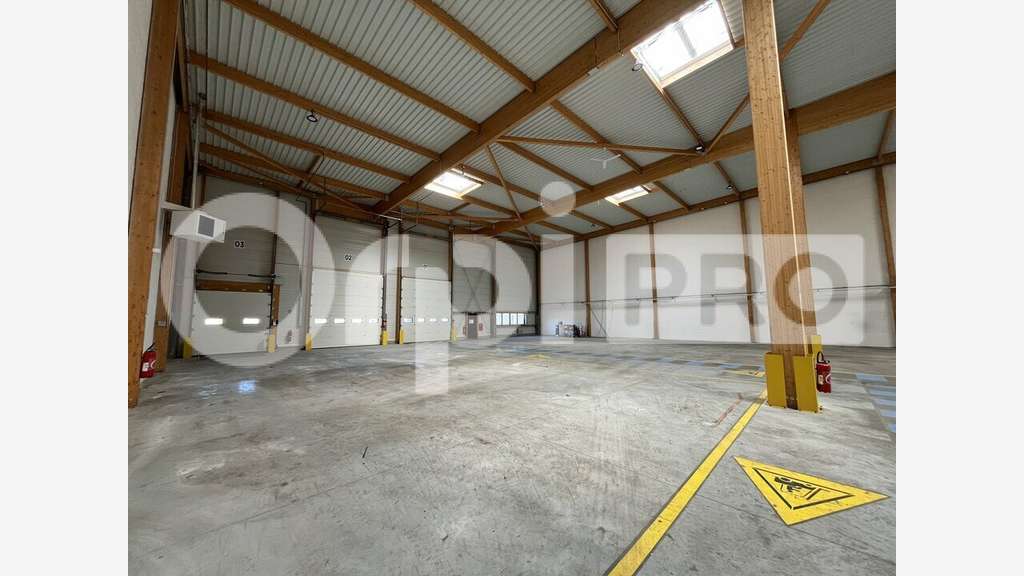 Local d'activité 3287m² à louer Brie-Comte-Robert