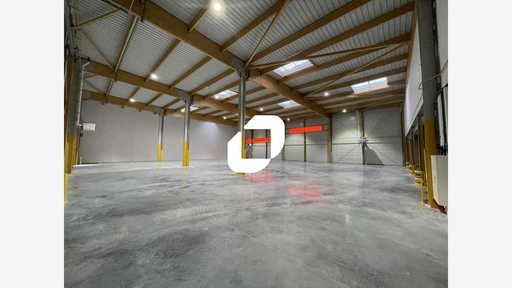 A louer Local d'activité 1636m² Brie comte robert