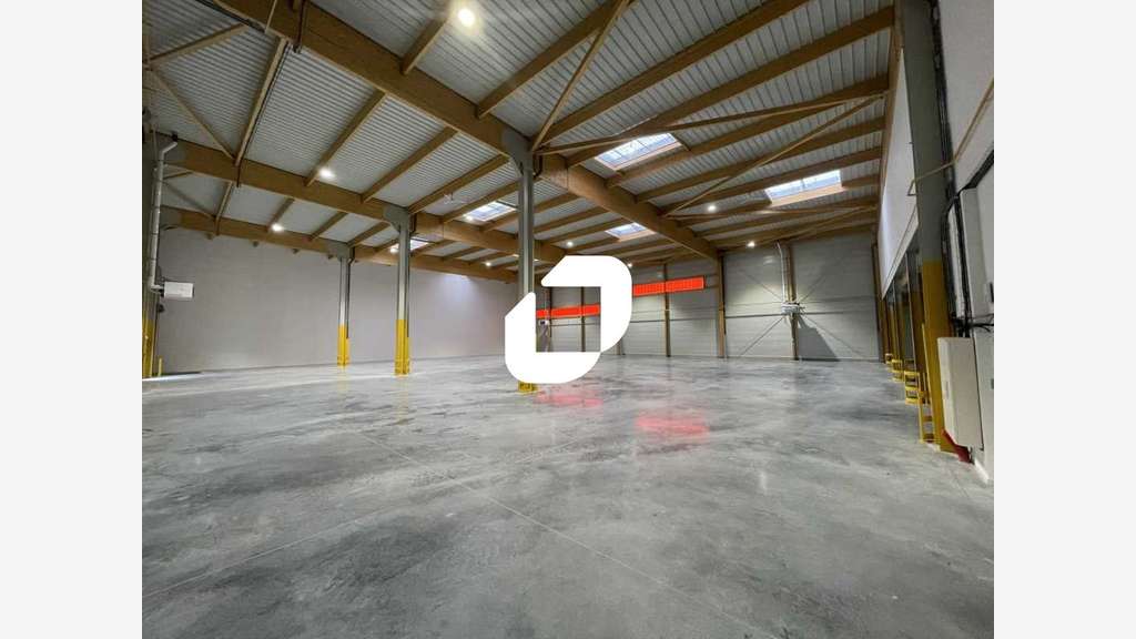 A louer Local d'activité 1636m² Brie comte robert