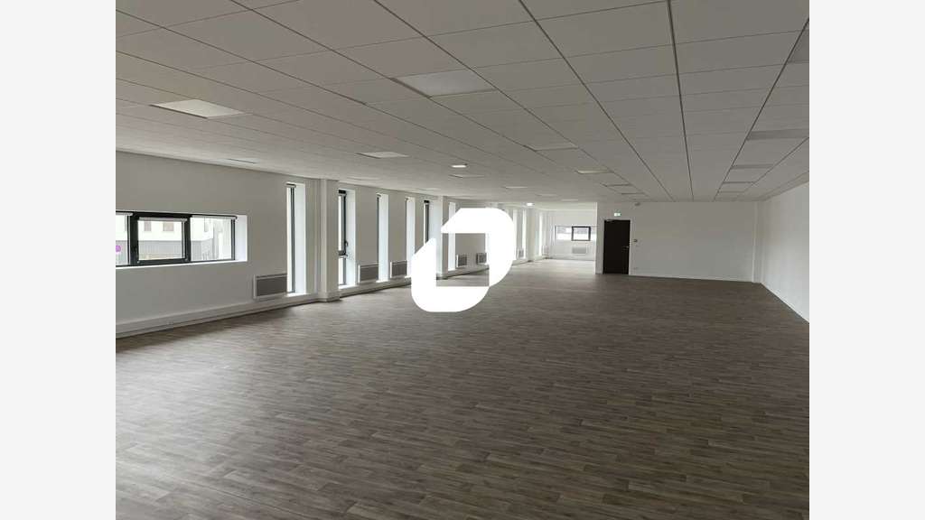 A louer Local d'activité 3287m² Brie comte robert