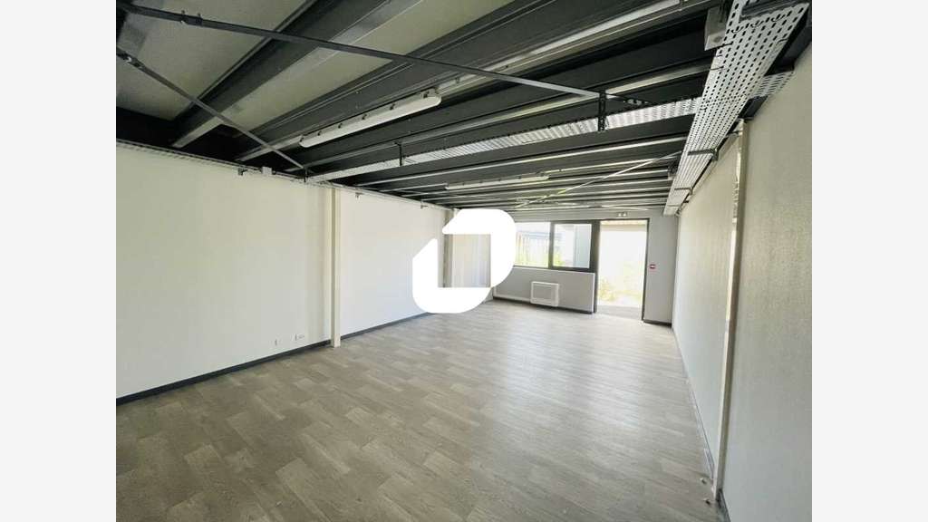 A louer Local d'activité 305m² Brie comte robert