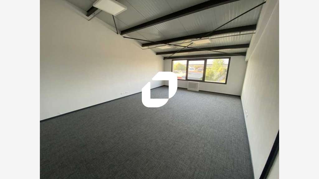 A louer Local d'activité 305m² Brie comte robert