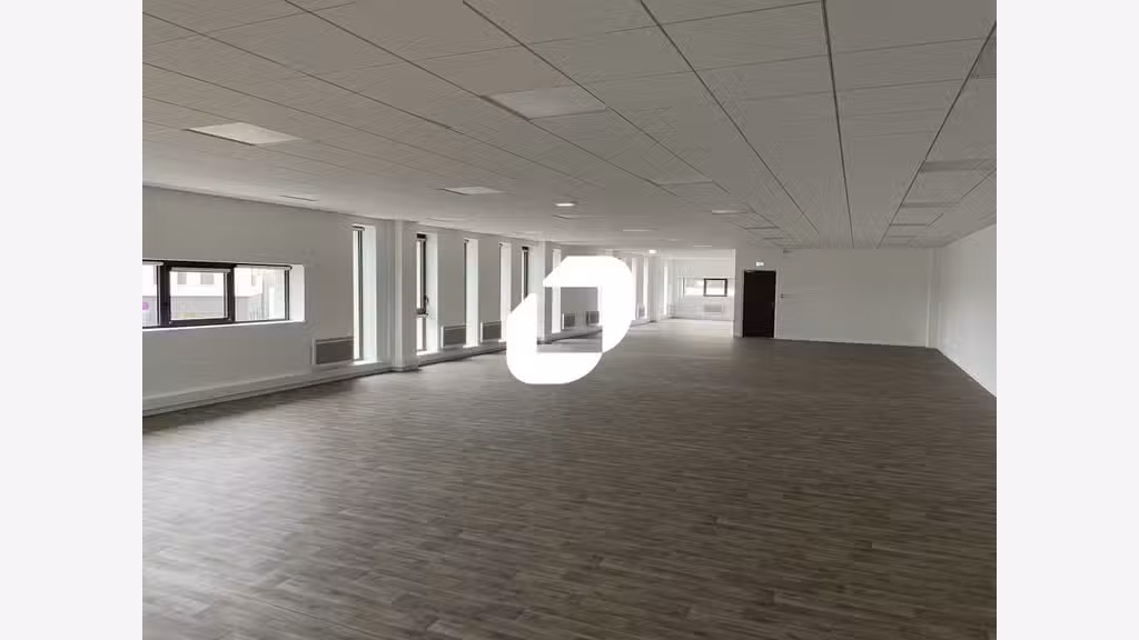 A louer Local d'activité 7213m² Brie comte robert
