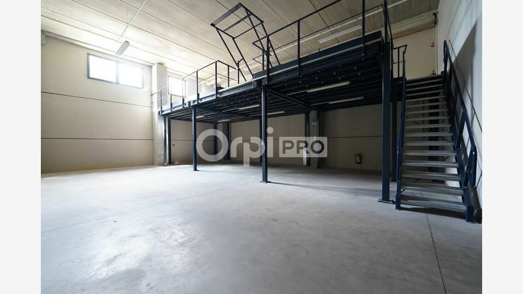A louer local d'activité 348m² à Brignais déal