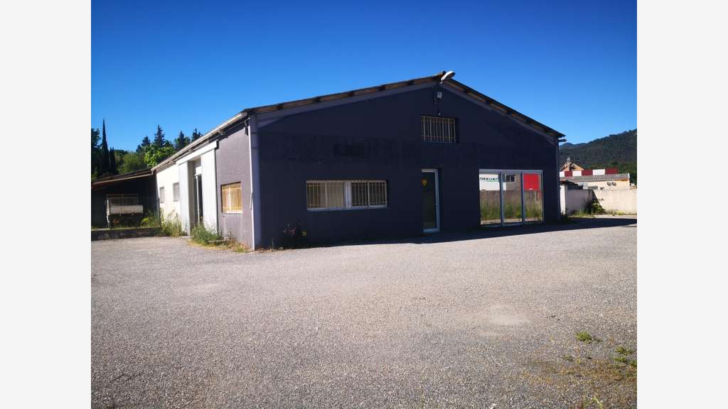 Brignoles  Local d’activité 275 m² 700 m² terrain