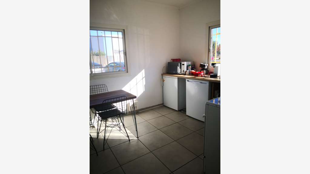 Brignoles  Local d’activité 275 m² 700 m² terrain