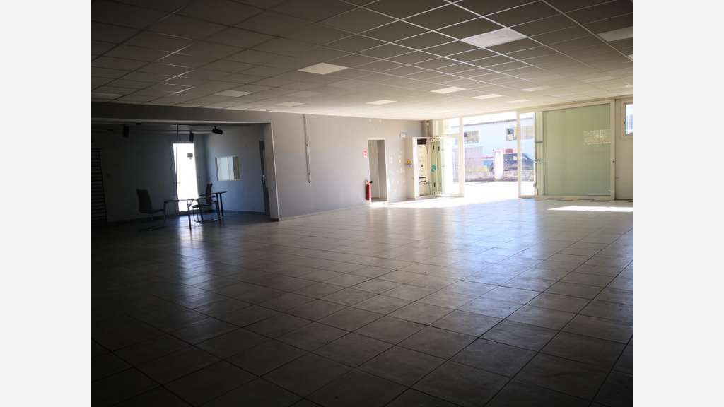 Brignoles  Local d’activité 275 m² 700 m² terrain