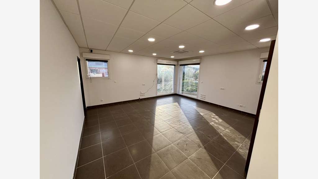 Location local 766m² à Brignoles ZAC Nicopolis