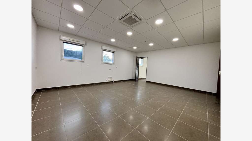 Location local 766m² à Brignoles ZAC Nicopolis