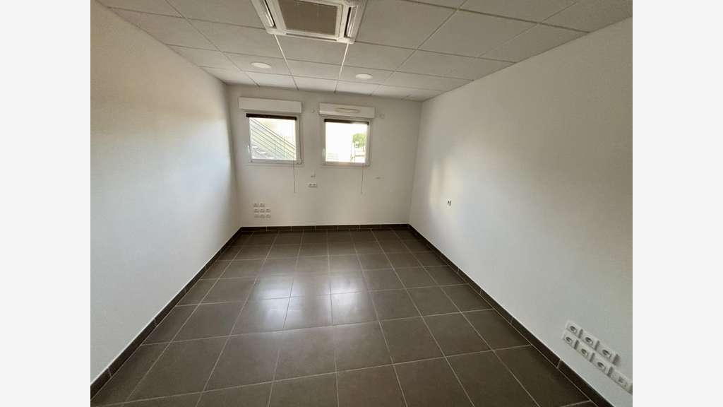 Location local 766m² à Brignoles ZAC Nicopolis