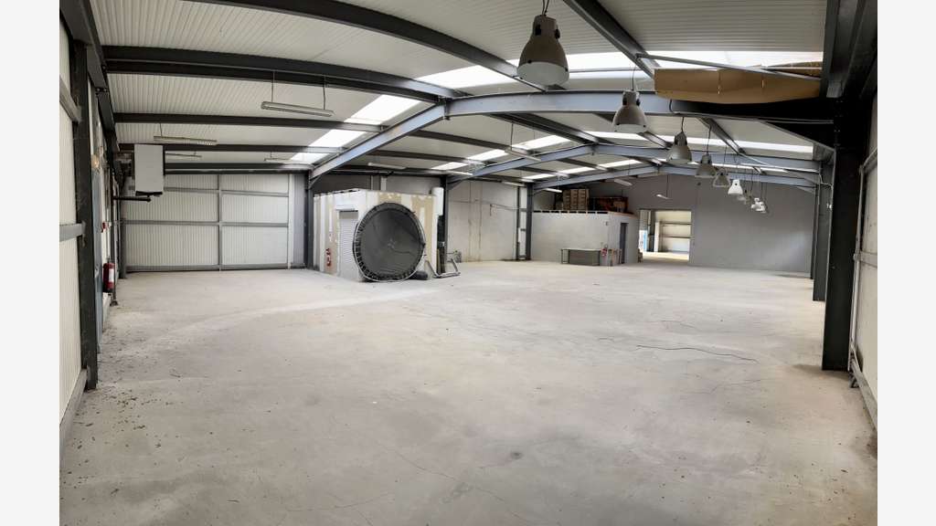 Location local 766m² à Brignoles ZAC Nicopolis