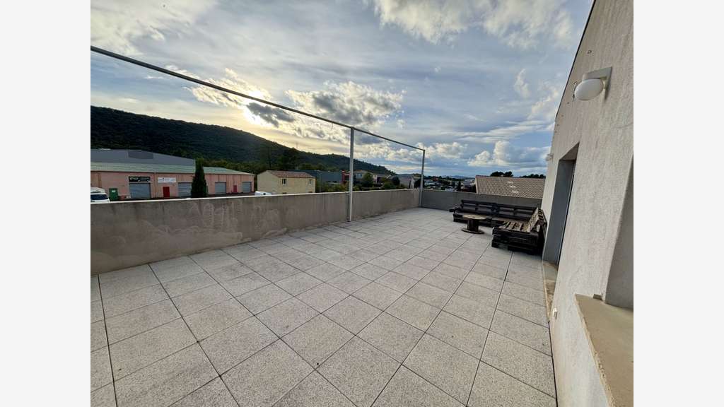 Location local 766m² à Brignoles ZAC Nicopolis