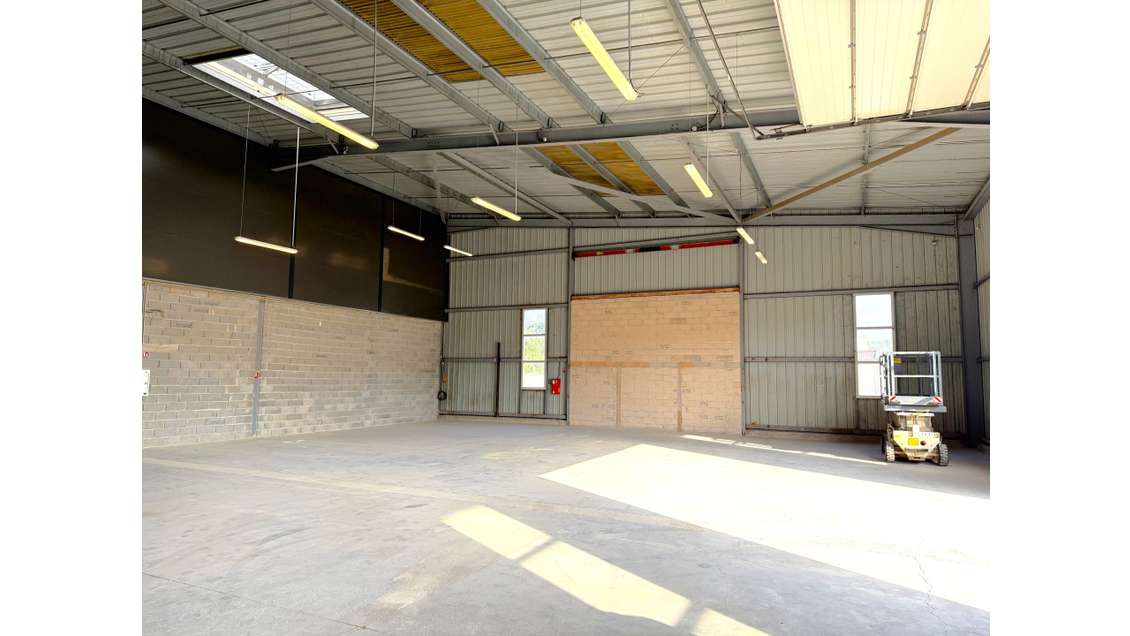 A louer entrepôt 420m² ZAC de Nicopolis Brignoles