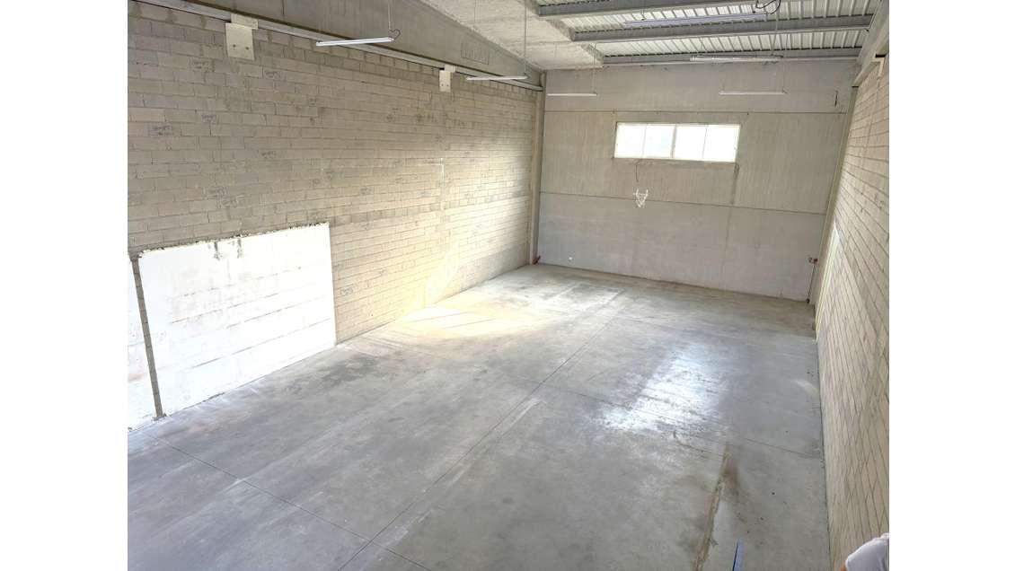 A louer local d'activité 327m² ZAC de Nicopolis