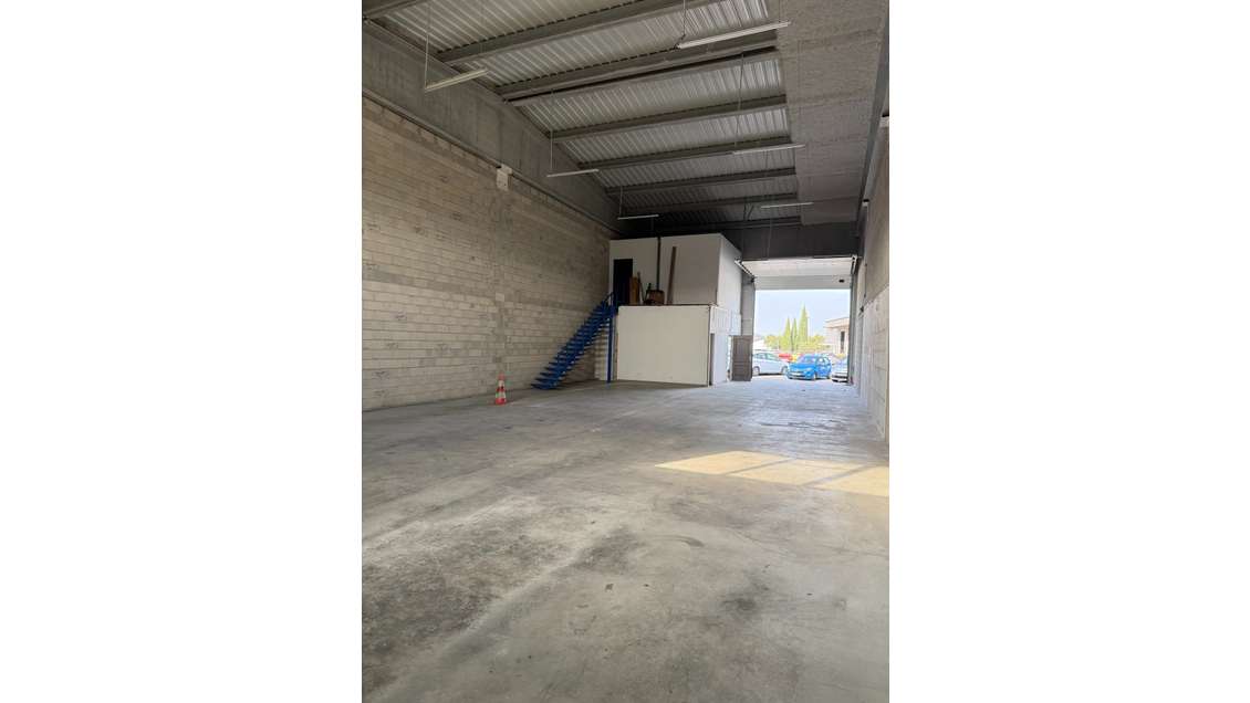 A louer local d'activité 327m² ZAC de Nicopolis