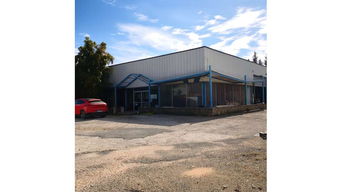 A louer local de 600m² sur 3000m² à Brignoles