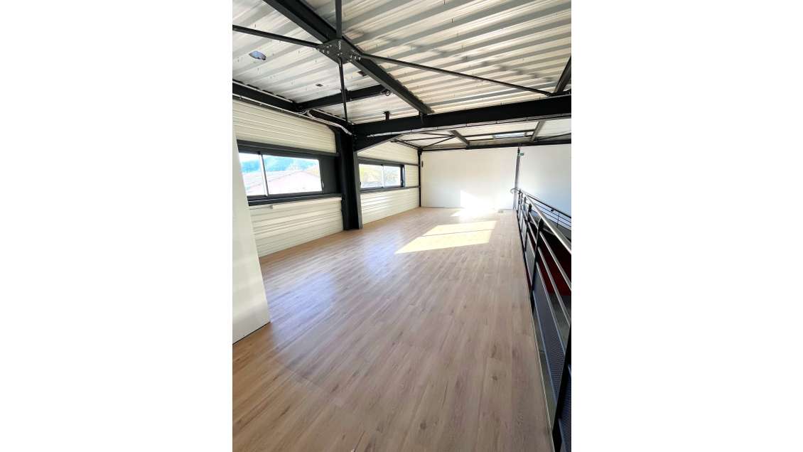 A louer entrepôt 215m² proche autoroute Brignoles