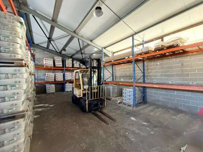 Location Locaux d'activités - Entrepôts à Brignoles