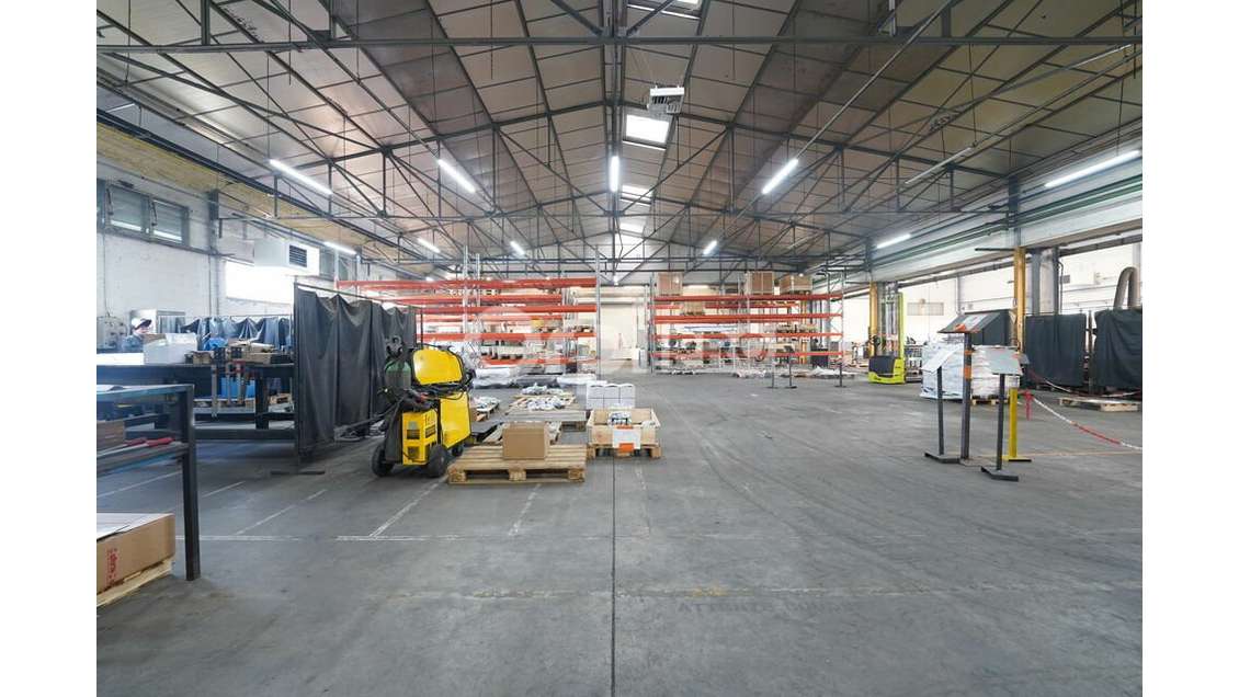 Local d'activité à louer 1650m² à Brindas