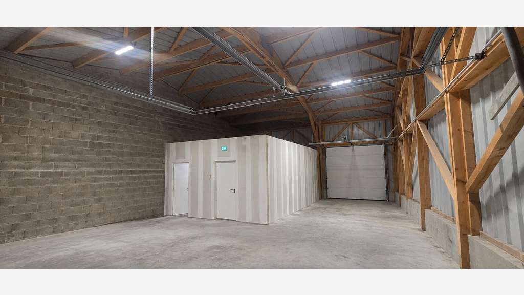 LOCAL D'ACTIVITE A LOUER BRISSAC