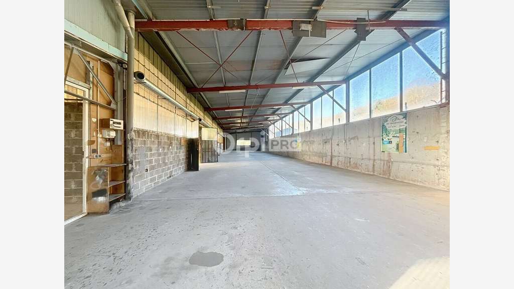 Local d'activité 1000m² à louer à Brive