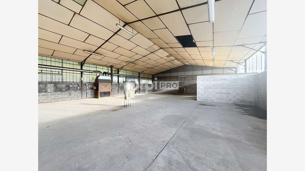 Local d'activité 1000m² à louer à Brive