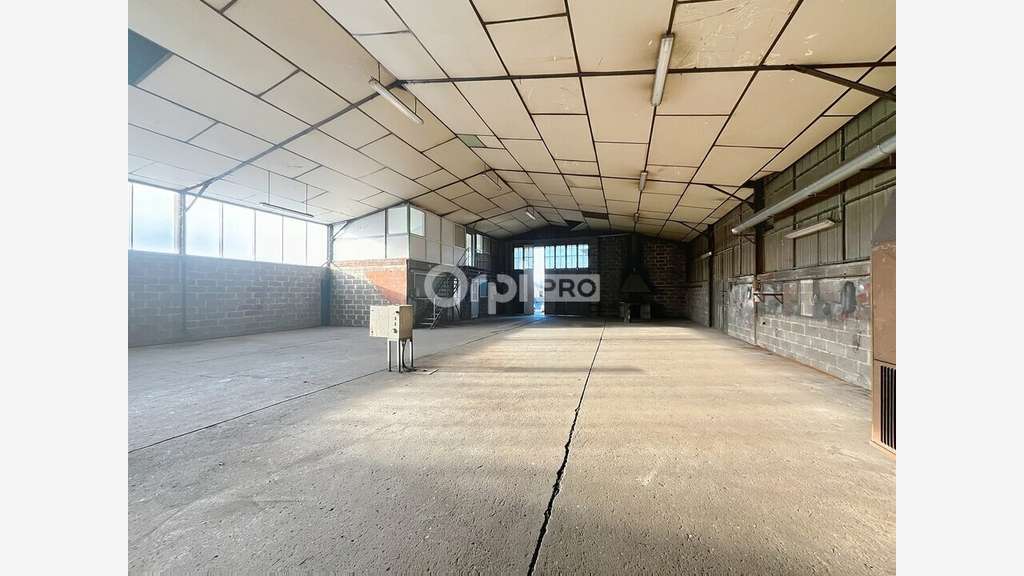 Local d'activité 1000m² à louer à Brive