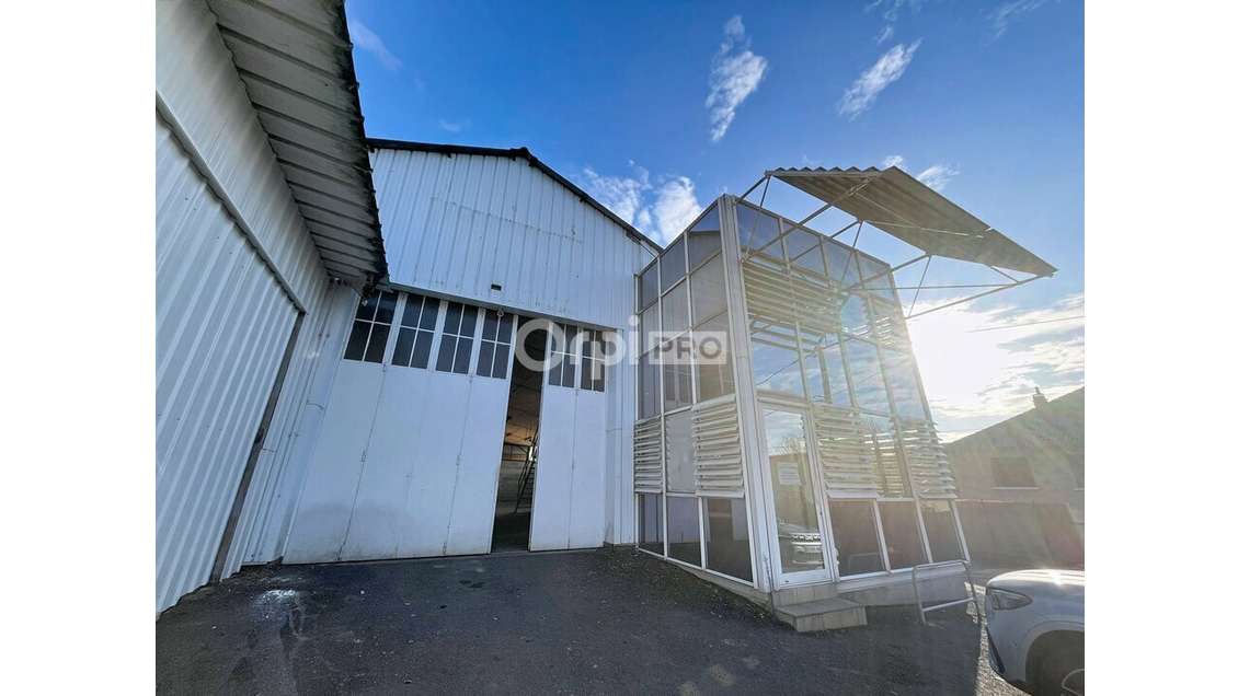 Local d'activité 1000m² à louer à Brive