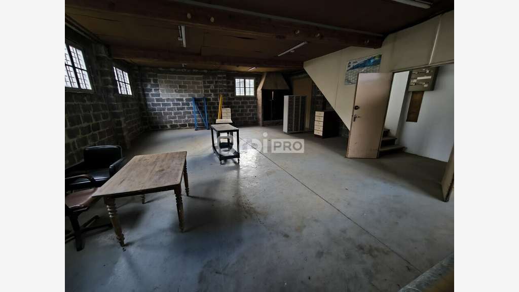 A louer entrepôt 120m² proche centre de Brive