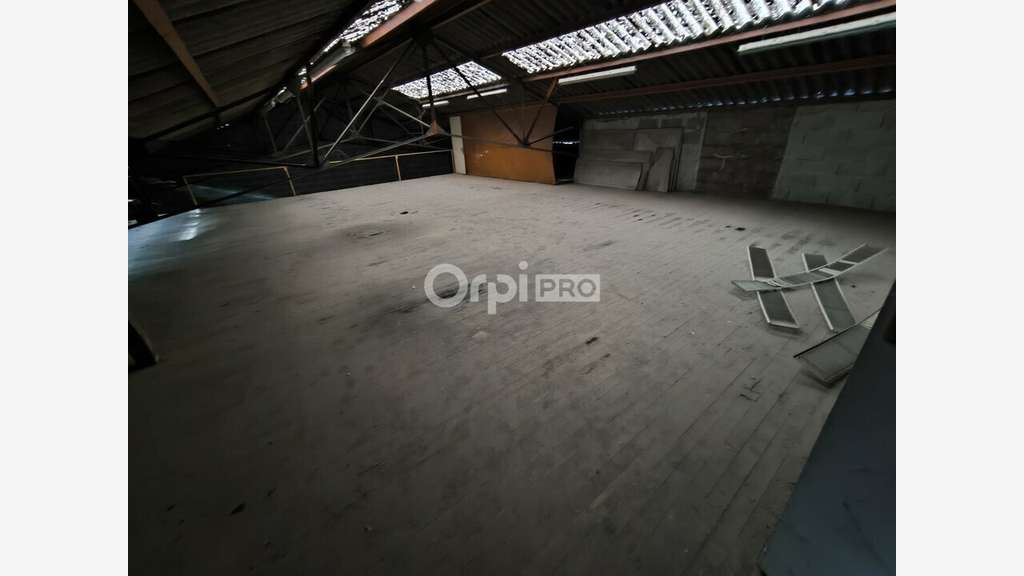 A louer entrepôt 120m² proche centre de Brive