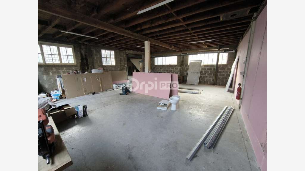 A louer entrepôt 120m² proche centre de Brive