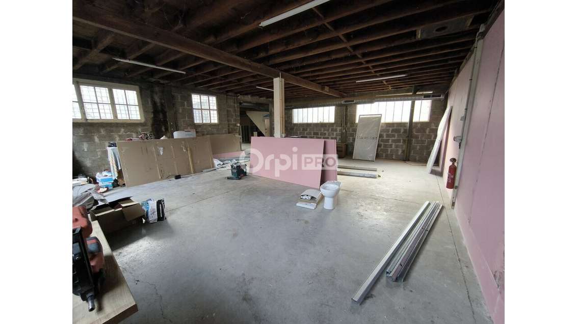 A louer entrepôt 120m² proche centre de Brive