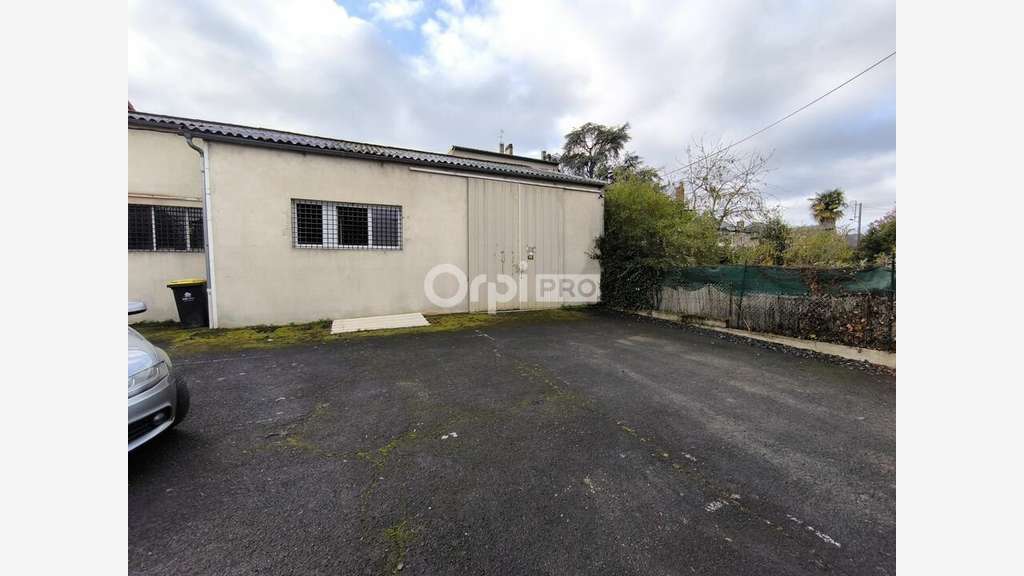 A louer entrepôt 120m² proche centre de Brive