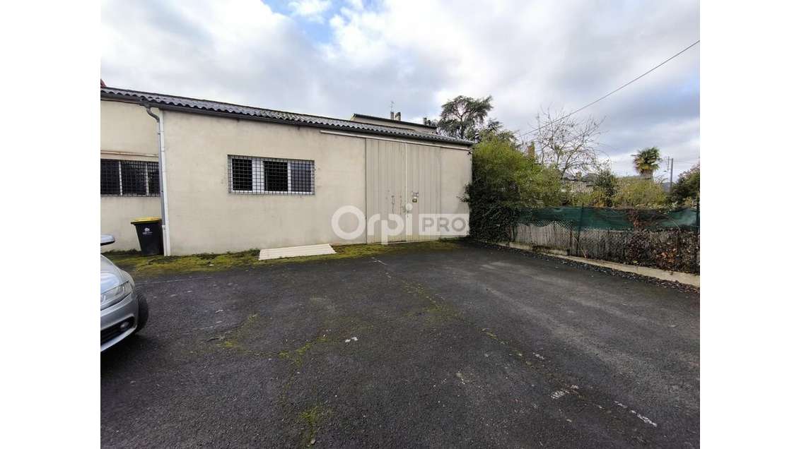 A louer entrepôt 120m² proche centre de Brive
